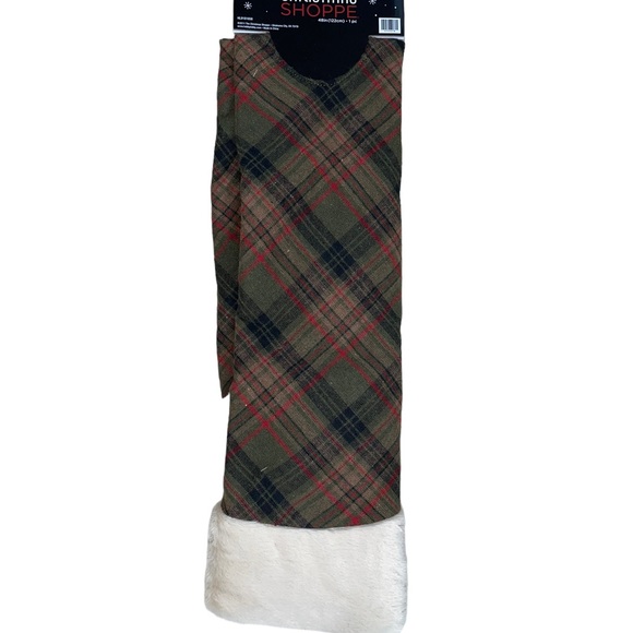 The Christmas Shoppe Plaid Tree Skirt - Picture 3 of 6